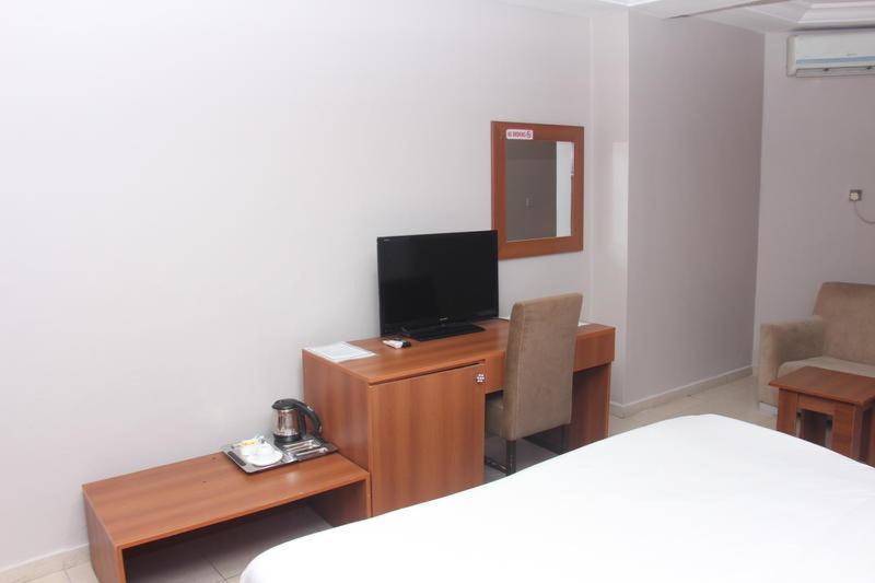 Grand Ibro Hotel Annex Ankuru Exteriör bild